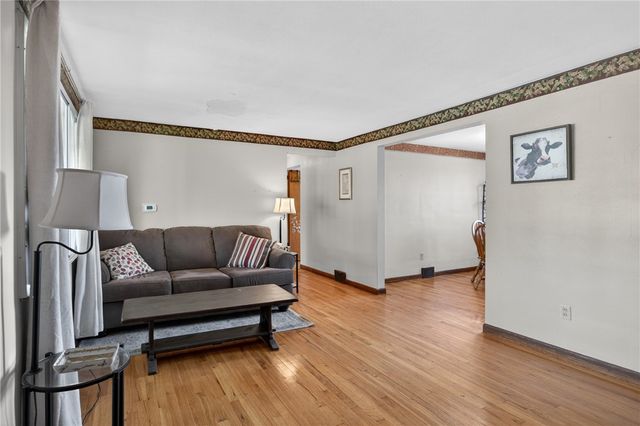 105 Flicker Dr, Mckees Rocks, PA 15136