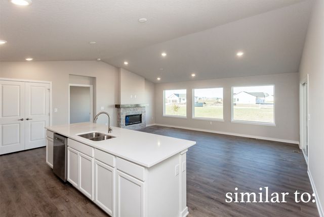 707 NE Doe Pointe Drive, Ankeny, IA 50021