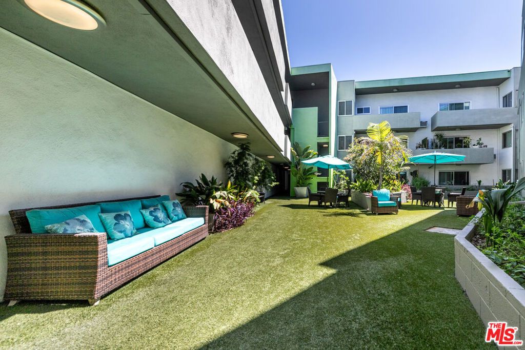 Image 5 of property listing at 1595 E Chevy Chase Drive, Glendale, CA 91206