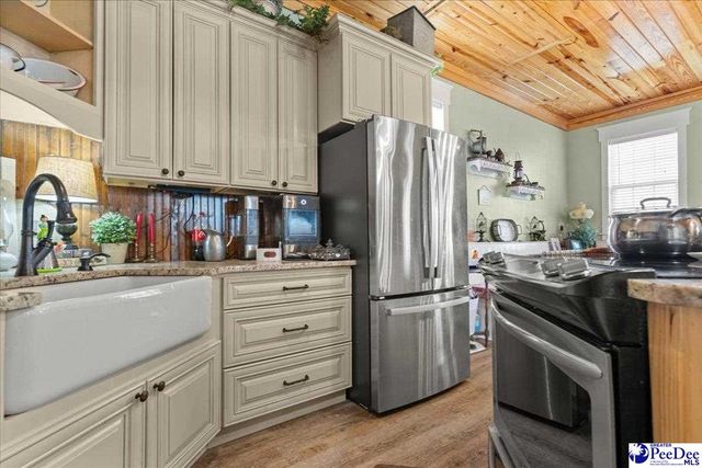 3568 Sardis Hwy, Timmonsville, SC 29161