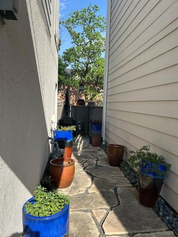 1507 Sandman Street, Houston, TX 77007