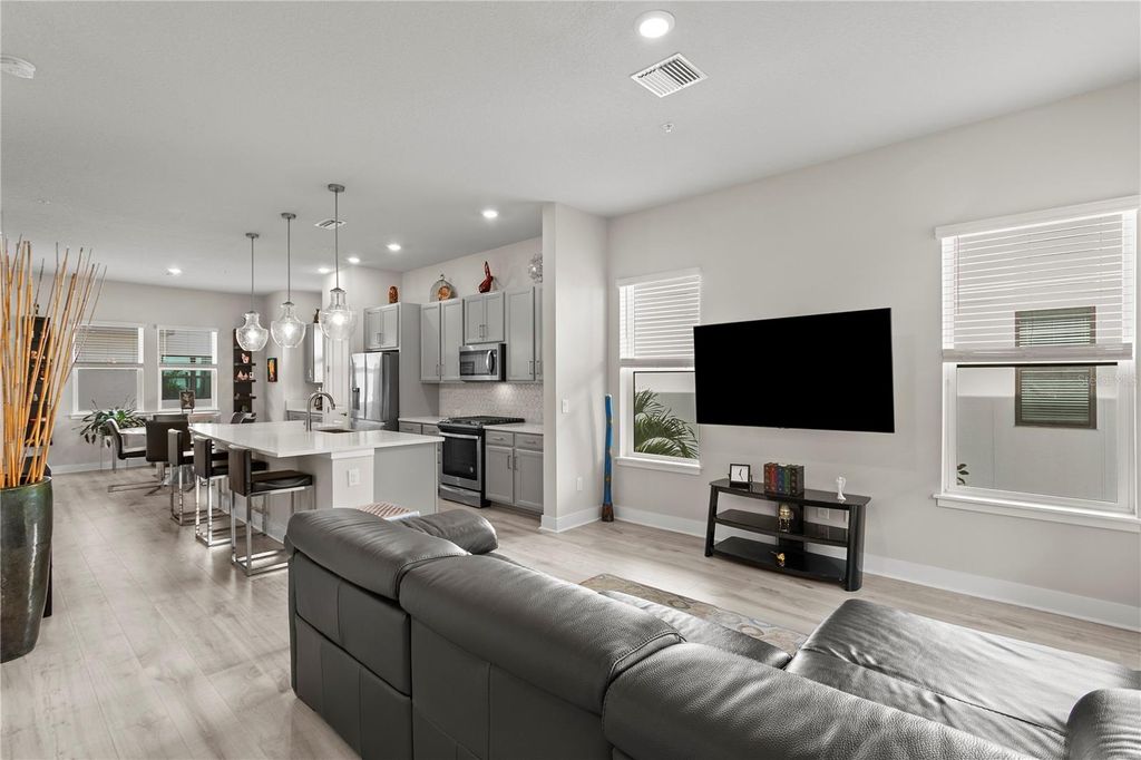 Image 3 of property listing at 2511 N GRADY AVENUE 17, Tampa, FL 33607