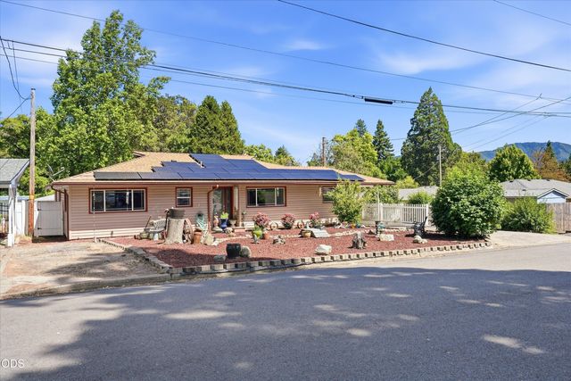1317 NW Prospect Avenue, Grants Pass, OR 97526