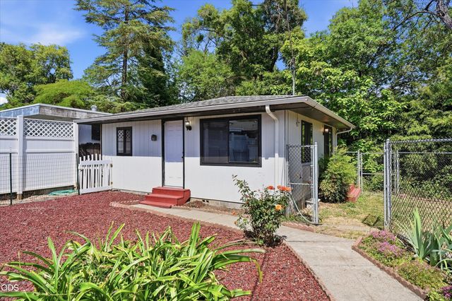 1317 NW Prospect Avenue, Grants Pass, OR 97526