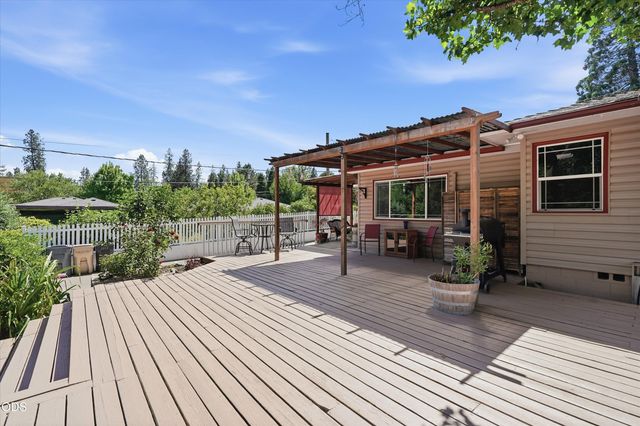 1317 NW Prospect Avenue, Grants Pass, OR 97526