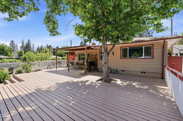 1317 NW Prospect Avenue, Grants Pass, OR 97526