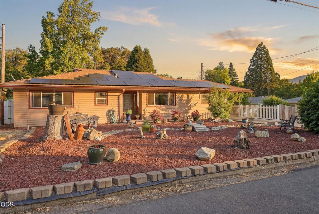 1317 NW Prospect Avenue, Grants Pass, OR 97526