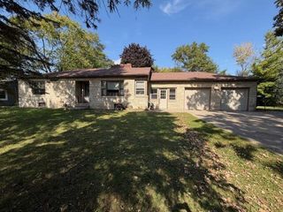 8806 W Puetz ROAD, Franklin, WI 53132