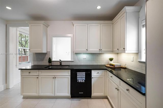 550 Loretto Ave 16, Coral Gables, FL 33146