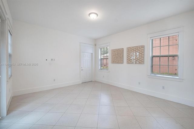 550 Loretto Ave 16, Coral Gables, FL 33146