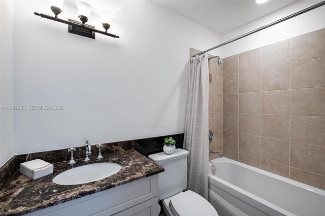 550 Loretto Ave 16, Coral Gables, FL 33146