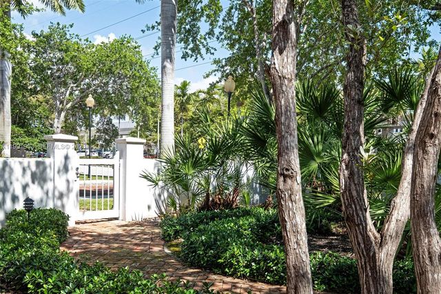 550 Loretto Ave 16, Coral Gables, FL 33146