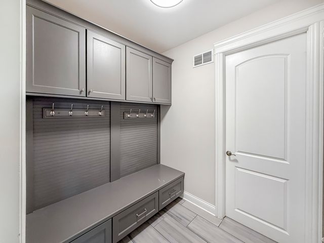 8884 Port Washington Drive, Frankfort, IL 60423