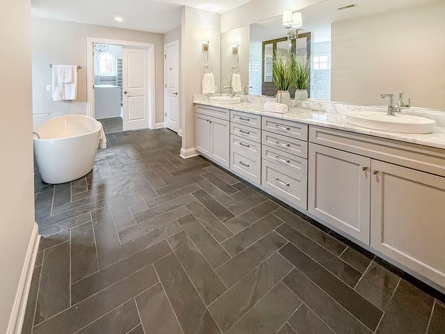 8884 Port Washington Drive, Frankfort, IL 60423