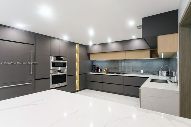 1218 Hollywood Blvd, Hollywood, FL 33019