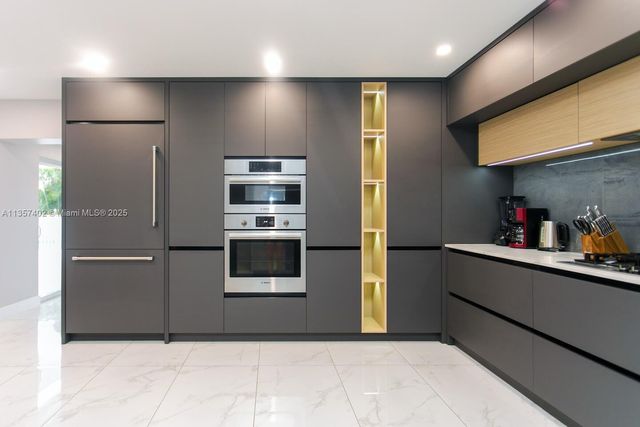 1218 Hollywood Blvd, Hollywood, FL 33019