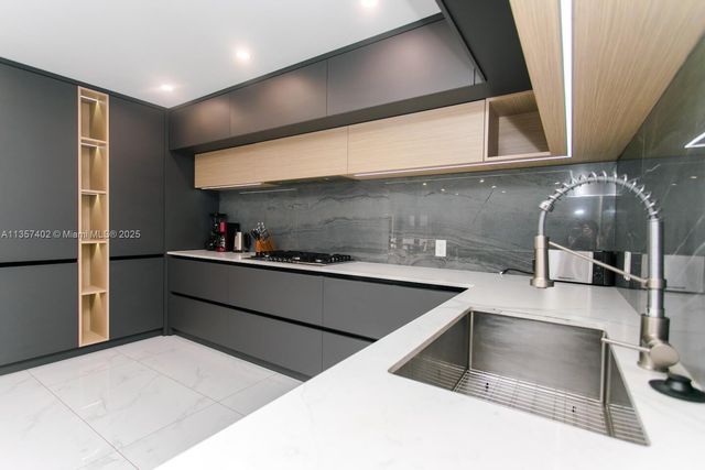 1218 Hollywood Blvd, Hollywood, FL 33019