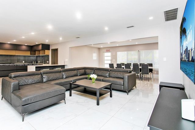 1218 Hollywood Blvd, Hollywood, FL 33019