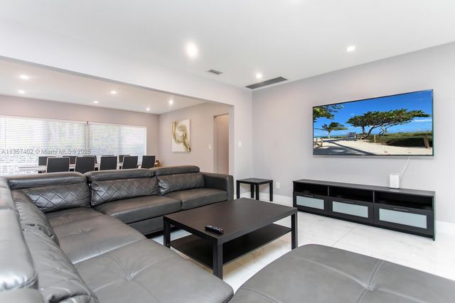 1218 Hollywood Blvd, Hollywood, FL 33019