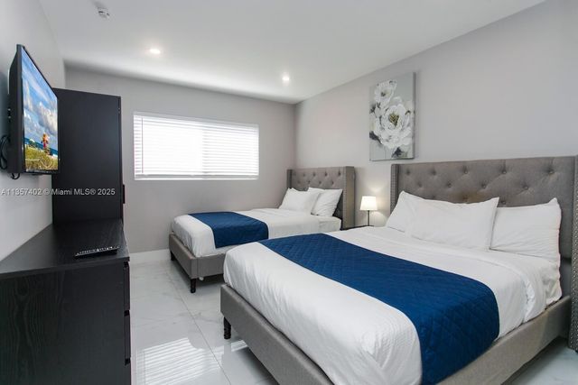 1218 Hollywood Blvd, Hollywood, FL 33019