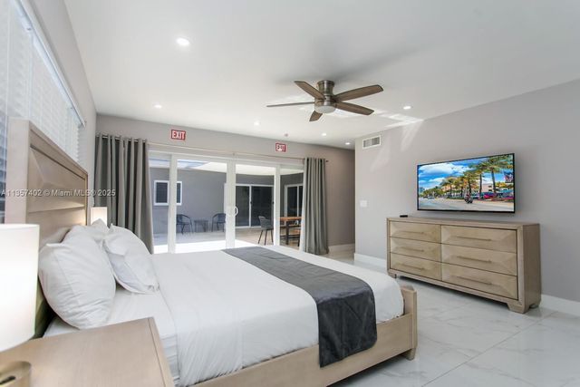 1218 Hollywood Blvd, Hollywood, FL 33019