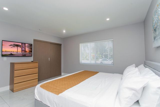 1218 Hollywood Blvd, Hollywood, FL 33019