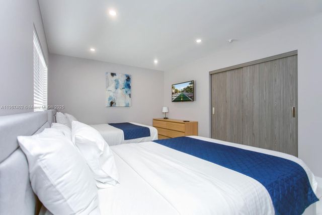 1218 Hollywood Blvd, Hollywood, FL 33019