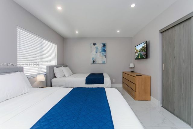 1218 Hollywood Blvd, Hollywood, FL 33019