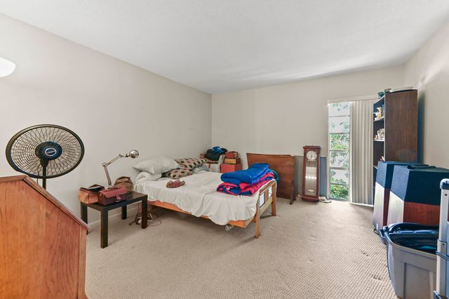 22 Golfs Edge D, West Palm Beach, FL 33417