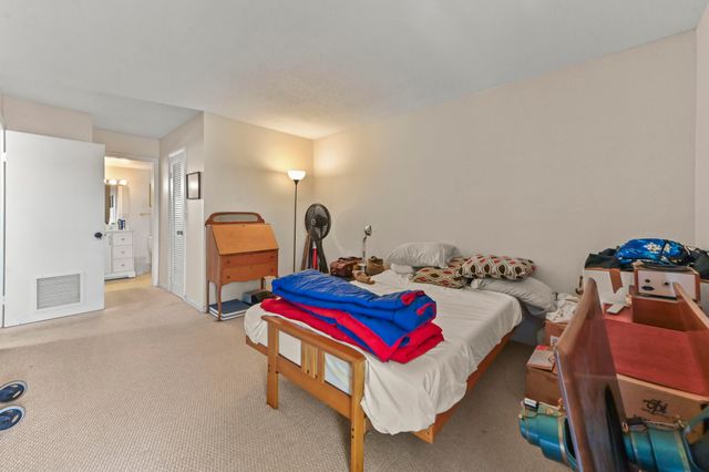 22 Golfs Edge D, West Palm Beach, FL 33417