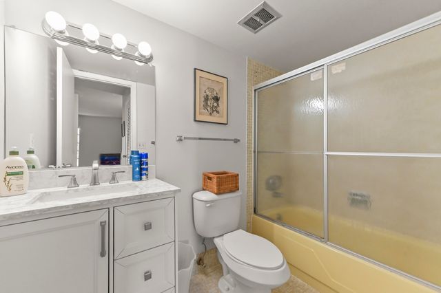 22 Golfs Edge D, West Palm Beach, FL 33417