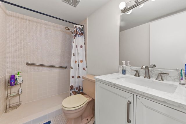 22 Golfs Edge D, West Palm Beach, FL 33417