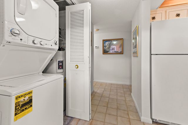 22 Golfs Edge D, West Palm Beach, FL 33417