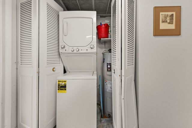 22 Golfs Edge D, West Palm Beach, FL 33417