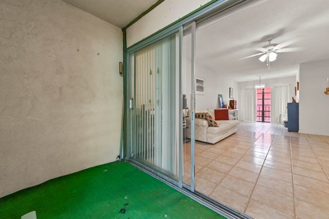 22 Golfs Edge D, West Palm Beach, FL 33417