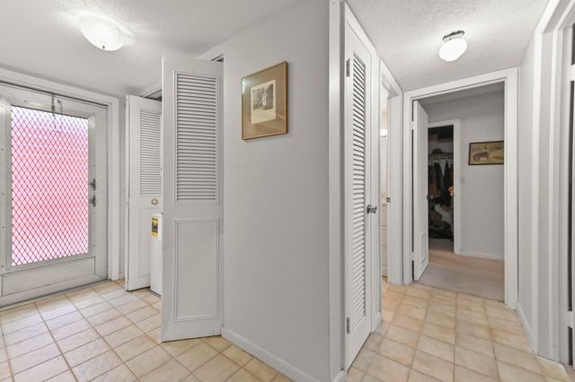 22 Golfs Edge D, West Palm Beach, FL 33417