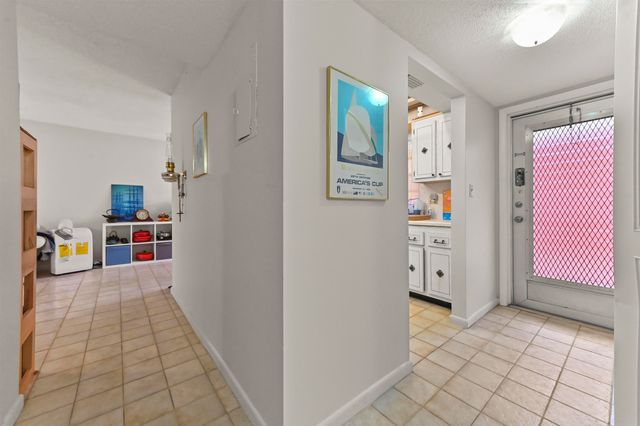 22 Golfs Edge D, West Palm Beach, FL 33417