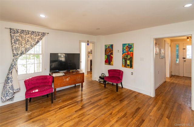 147 Broadway 9W, Port Ewen, NY 12466