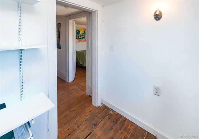 147 Broadway 9W, Port Ewen, NY 12466