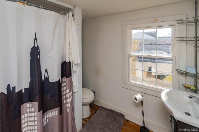 147 Broadway 9W, Port Ewen, NY 12466