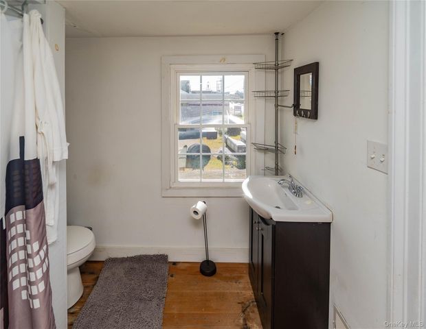 147 Broadway 9W, Port Ewen, NY 12466