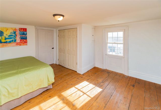 147 Broadway 9W, Port Ewen, NY 12466