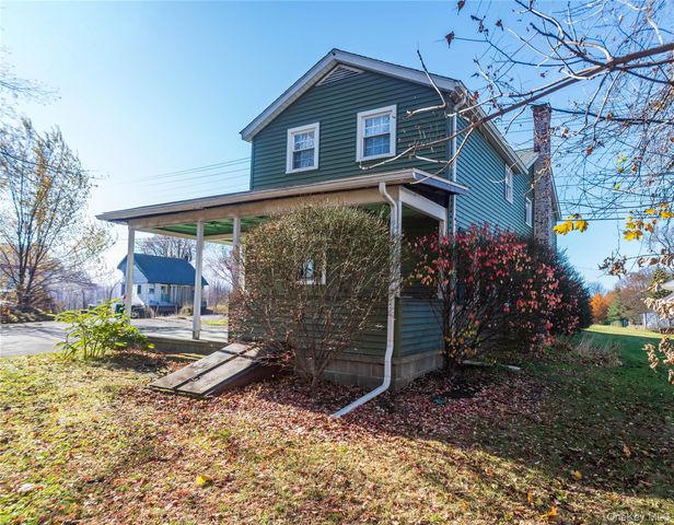 147 Broadway 9W, Port Ewen, NY 12466