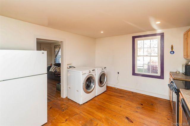 147 Broadway 9W, Port Ewen, NY 12466