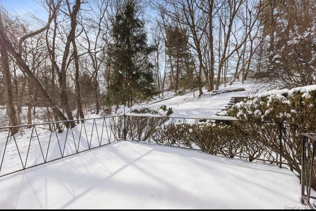 18 Moreland Road, New City, NY 10956