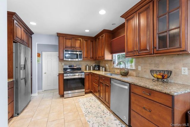 18 Moreland Road, New City, NY 10956