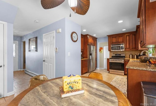 18 Moreland Road, New City, NY 10956