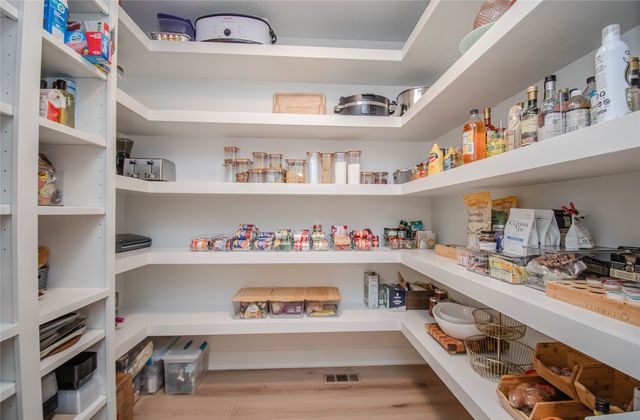 4010 NW 181st Street, Clive, IA 50325