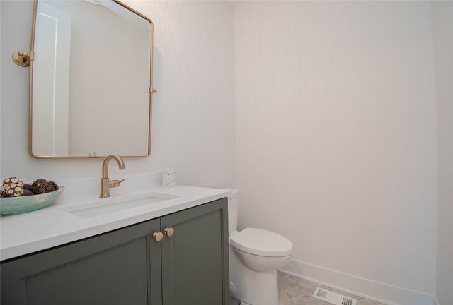 4010 NW 181st Street, Clive, IA 50325