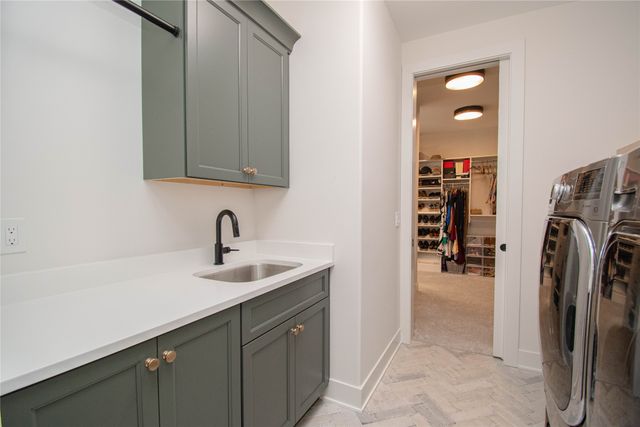 4010 NW 181st Street, Clive, IA 50325